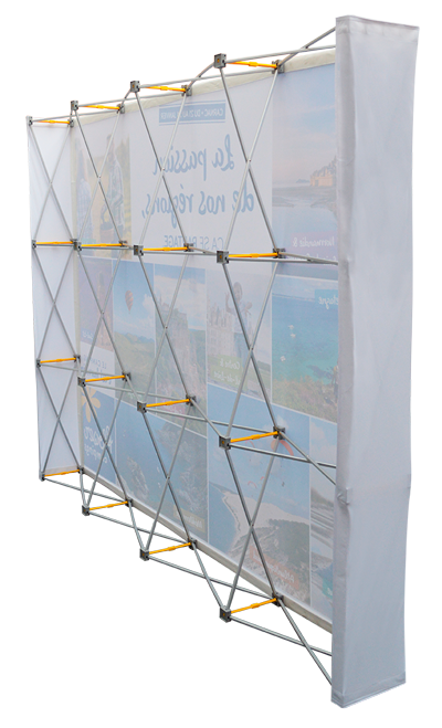 arrière de l'impression et montage d'un habillage de stand grand format pour direct Flowr camping